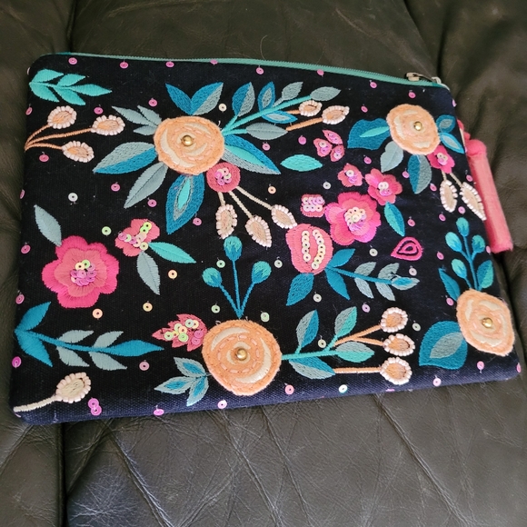 Pier 1 Handbags - Pier one- Cosmetic bag
